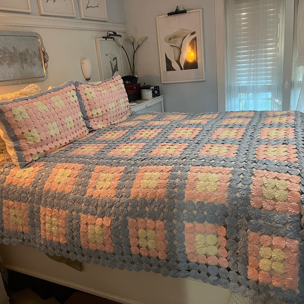 Yo Yo Quilt Bedspread